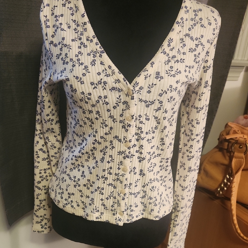 💠Old Navy Floral Ditzy Henley Shirt🌷